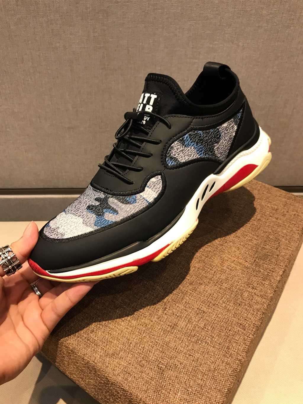 BLG  sneaker
